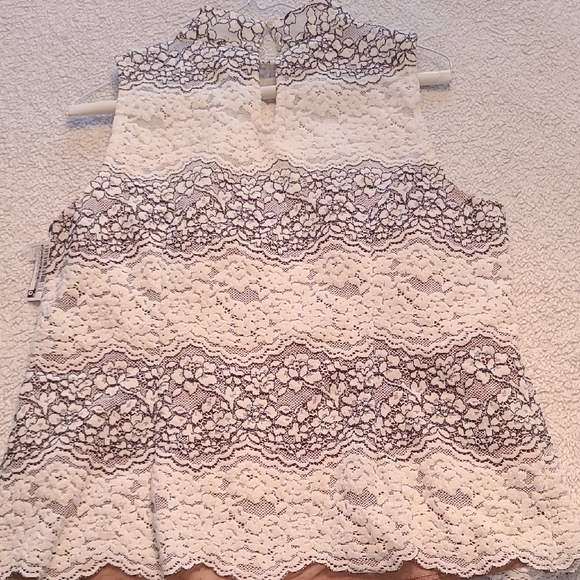 White House Black Market Lace. - BNWT - Picture 4 of 5